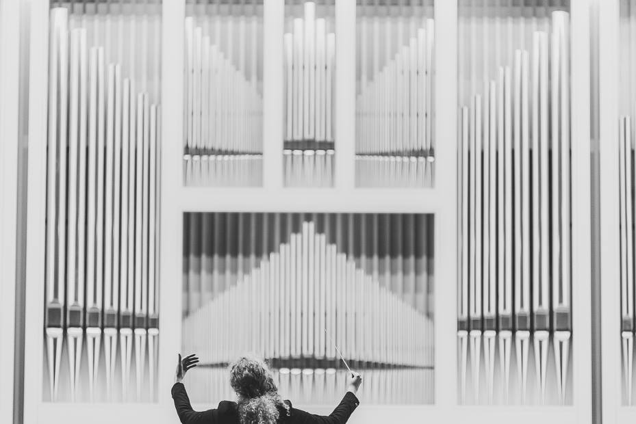 martyna-kosecka-conductiong-silesian-philarmony